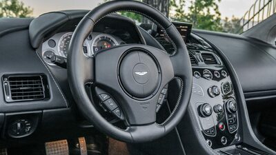 Black Leather - White StitchingInterior image