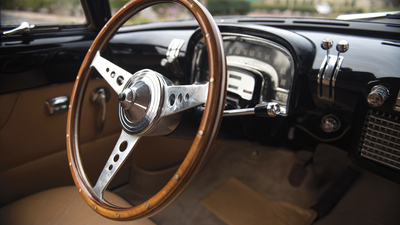 Beige LeatherInterior image