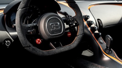 Beluga Black Leather / Alcantara - Tangerine StitchingInterior image