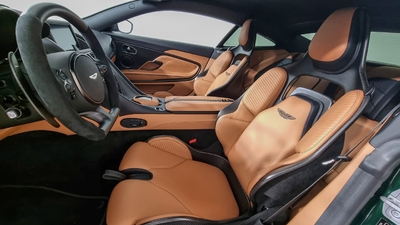 Copper Tan / Obsidian Black LeatherInterior image