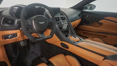 Copper Tan / Obsidian Black LeatherInterior image