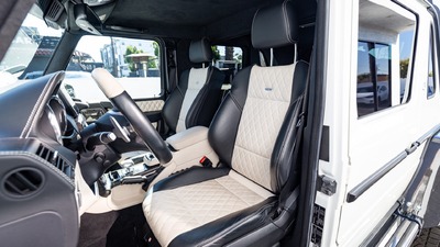 Designo Black / Porcelain Leather - Porcelain StitchingInterior image