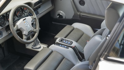 Light Grey / Dark Grey LeatherInterior image