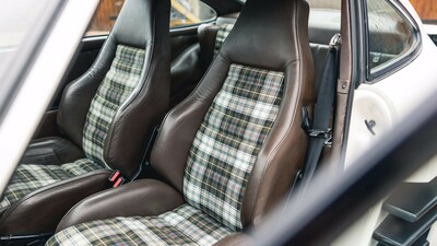 Brown Leather / TartanInterior image