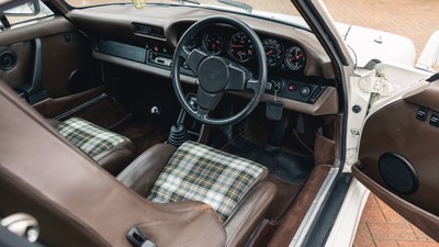 Brown Leather / TartanInterior image