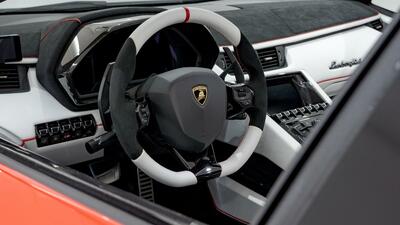 Nero Cosmus Alcantara / Bianco Leda Leather - Rosso Alala Stitching / PipingInterior image