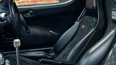 Black Leather / Alcantara - Green StitchingInterior image