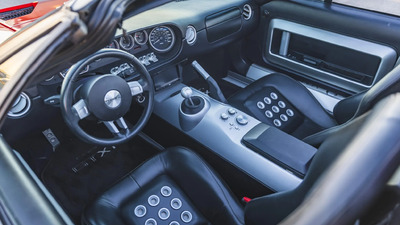 Black Leather - White StitchingInterior image