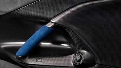 Black / Blue Alcantara - Blue StitchingInterior image