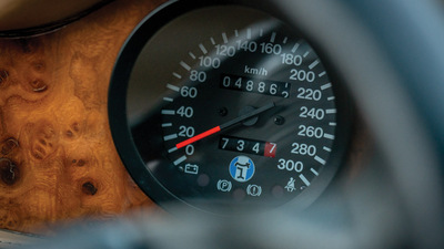 Beige LeatherInterior image