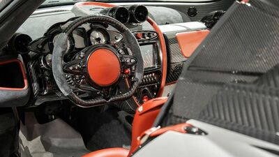 Ametista Leather / Grigio Alcantara - Nero StitchingInterior image