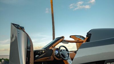 Brown Leather / AlcantaraInterior image