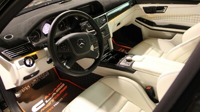 Beige LeatherInterior image