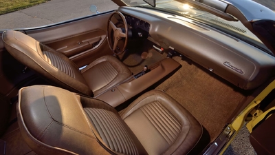 Saddle Tan LeatherInterior image