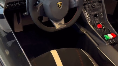 Nero Cosmus Leather / Alcantara - Rosso Stitching / Bianco PipingInterior image