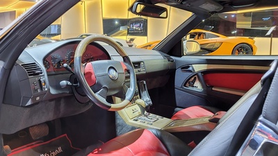 Black / Red LeatherInterior image