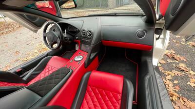 Rosso / Nero LeatherInterior image