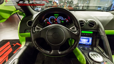 Nero / Verde Leather - Verde StitchingInterior image