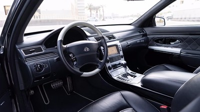 Stromboli Black LeatherInterior image
