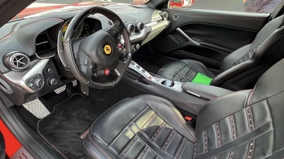 Nero Leather - Rosso StitchingInterior image