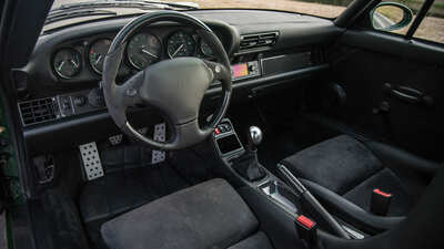 Black Leather / Alcantara - Green StitchingInterior image
