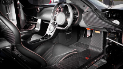 Black Leather / Alcantara - Rose Gold StitchingInterior image