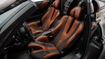 Alpha Centauri Leather / Grey Alcantara - Beige StitchingInterior image