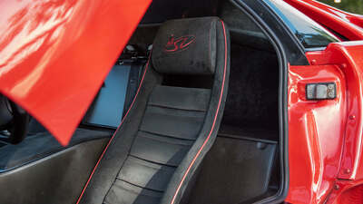 Nero Alcantara - Rosso PipingInterior image