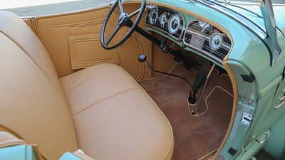 Cream LeatherInterior image