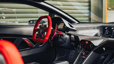 Rosso Cloth / Leather / Alcantara - Rosso Stitching / Black Piping - Carbon Fiber TrimInterior image