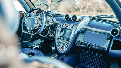 Blue / White LeatherInterior image
