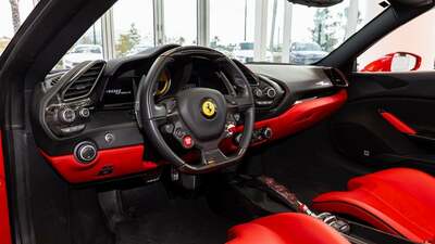Black / Red LeatherInterior image
