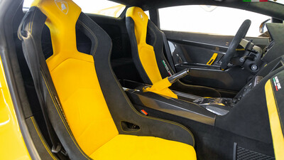 Black / Yellow Alcantara - Yellow StitchingInterior image