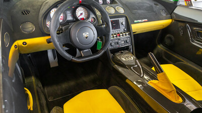 Black / Yellow Alcantara - Yellow StitchingInterior image