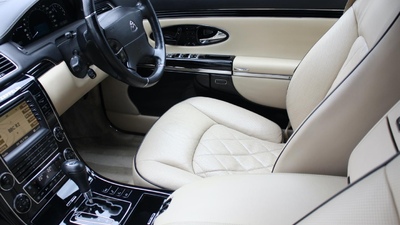 Maui Pearl LeatherInterior image