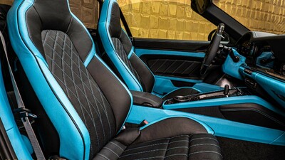 Black / Turquoise LeatherInterior image