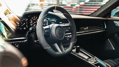 Black Leather / Alcantara - Orange StitchingInterior image