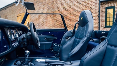 Muirhead Russian Blue Leather - British Blue StitchingInterior image