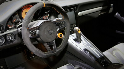 Black Leather / Alcantara - Viper Green Stitching / PipingInterior image