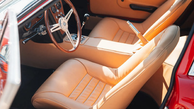 Beige LeatherInterior image