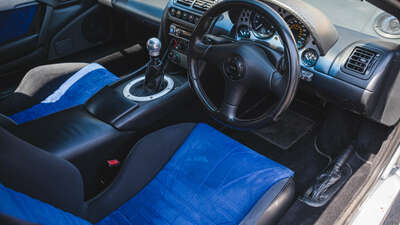 Black Leather / Blue AlcantaraInterior image