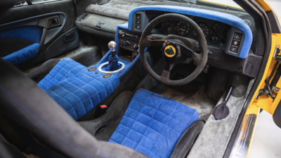 Black / Blue Alcantara - Blue StitchingInterior image