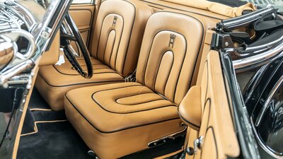 Beige LeatherInterior image