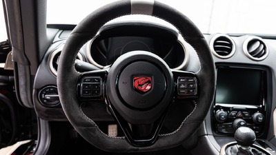 Black Leather / Alcantara - White StitchingInterior image