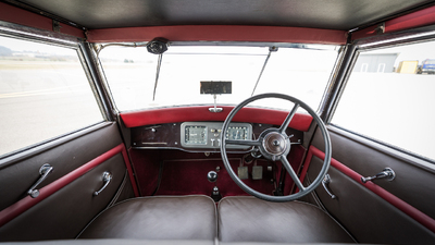 Brown Leather / ClothInterior image