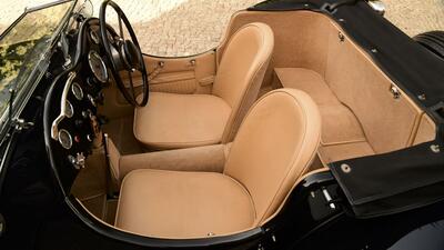 Beige LeatherInterior image