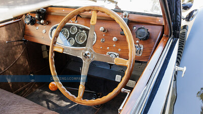 Brown / Cognac LeatherInterior image