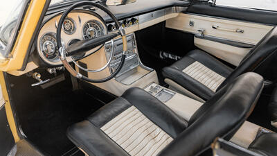 Black / Cream LeatherInterior image