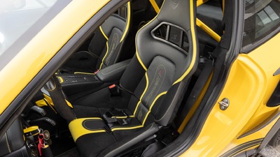 Black Leather / Alcantara - Yellow Stitching / PipingInterior image
