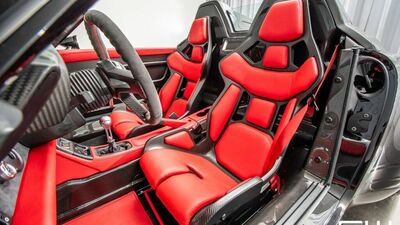 Blood Red Leather / Black AlcantaraInterior image